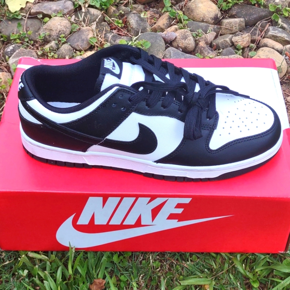 - Nike Dunk Panda Men sz 8 Sneakers New without box